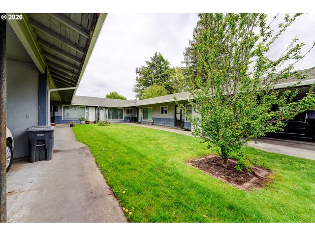 1049 Se WALNUT St, Hillsboro, OR 97123