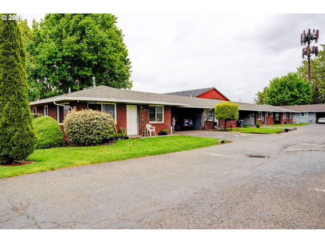 1049 Se WALNUT St, Hillsboro, OR 97123