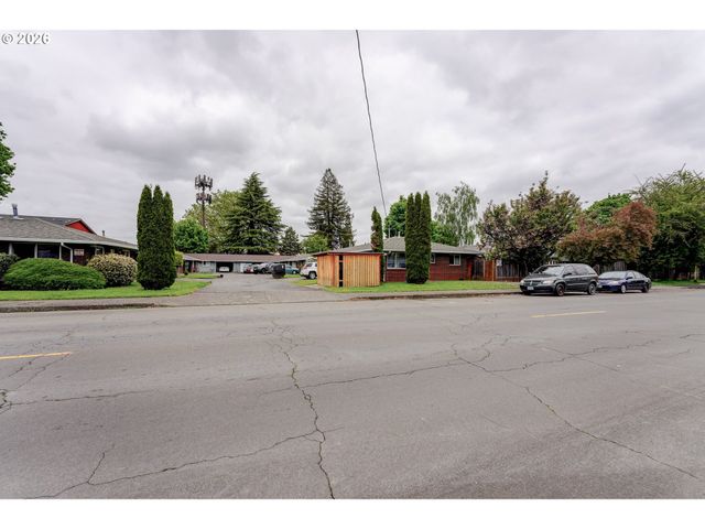 1049 Se WALNUT St, Hillsboro, OR 97123