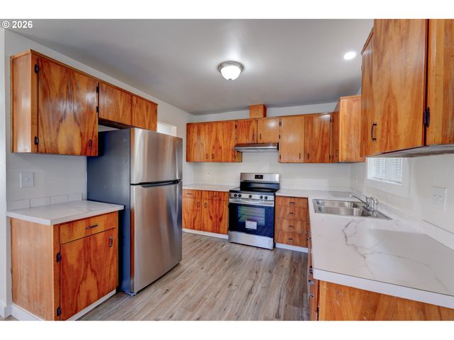 1049 Se WALNUT St, Hillsboro, OR 97123