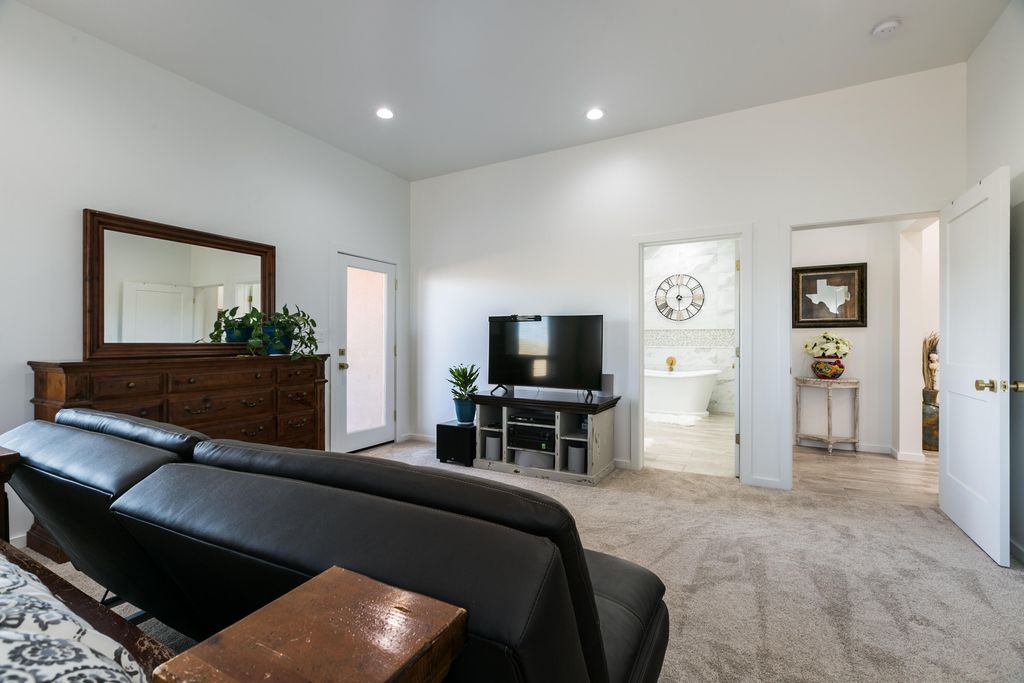 Image 28 of property listing at 14 Basketweaver Court, Placitas, NM 87043