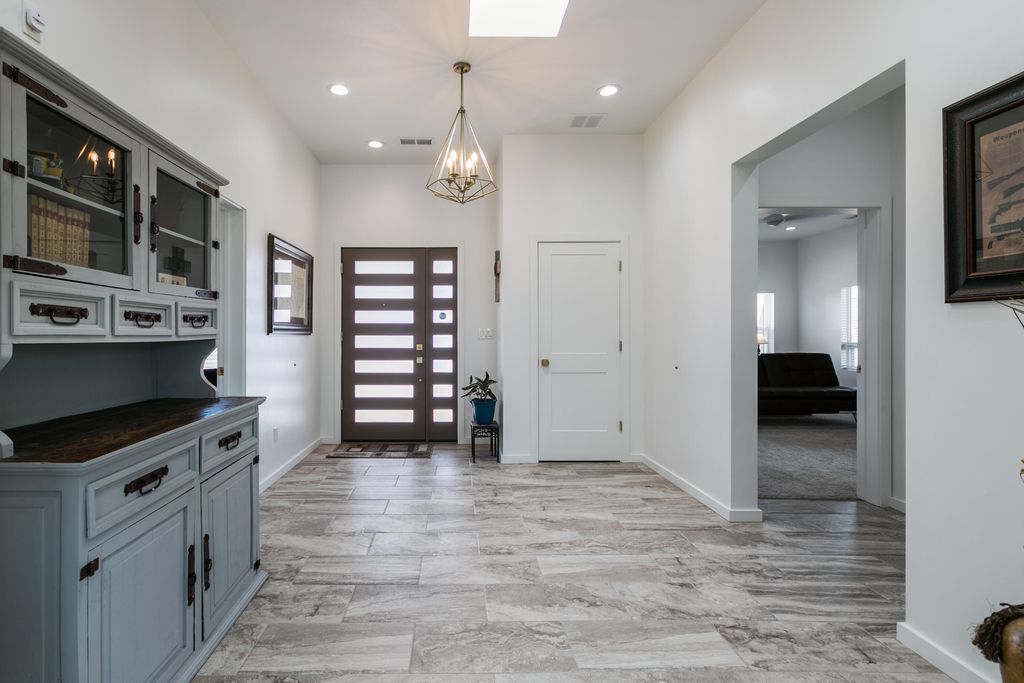 Image 7 of property listing at 14 Basketweaver Court, Placitas, NM 87043