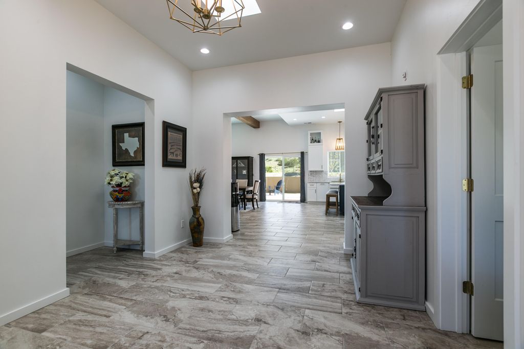 Image 8 of property listing at 14 Basketweaver Court, Placitas, NM 87043