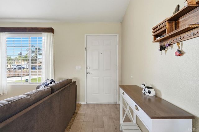 1003 Edison Drive, Hanford, CA 93230