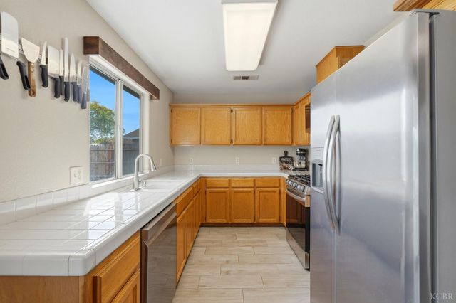 1003 Edison Drive, Hanford, CA 93230