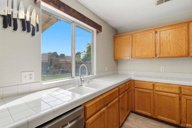 1003 Edison Drive, Hanford, CA 93230