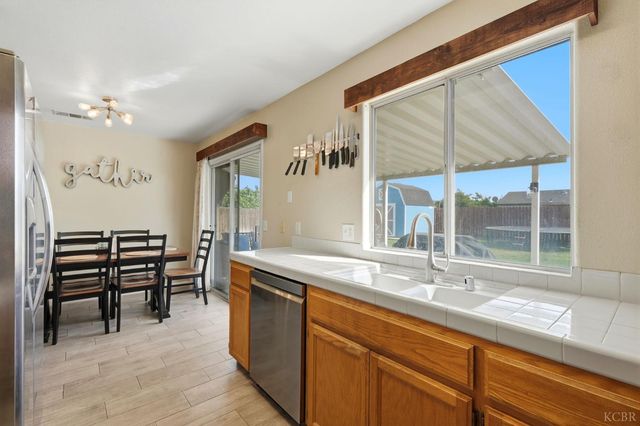 1003 Edison Drive, Hanford, CA 93230