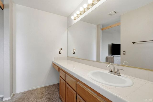 1003 Edison Drive, Hanford, CA 93230