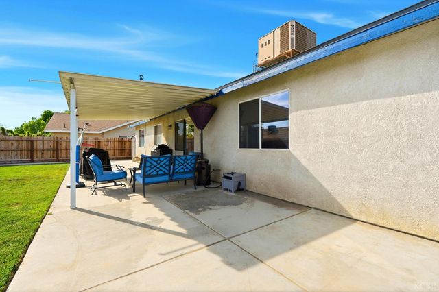 1003 Edison Drive, Hanford, CA 93230