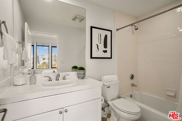 5625 Crescent Parkway 340, Los Angeles, CA 90094