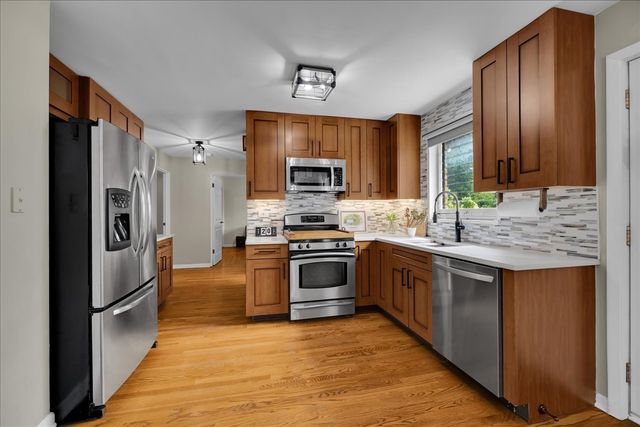 707 S Gables Boulevard, Wheaton, IL 60189