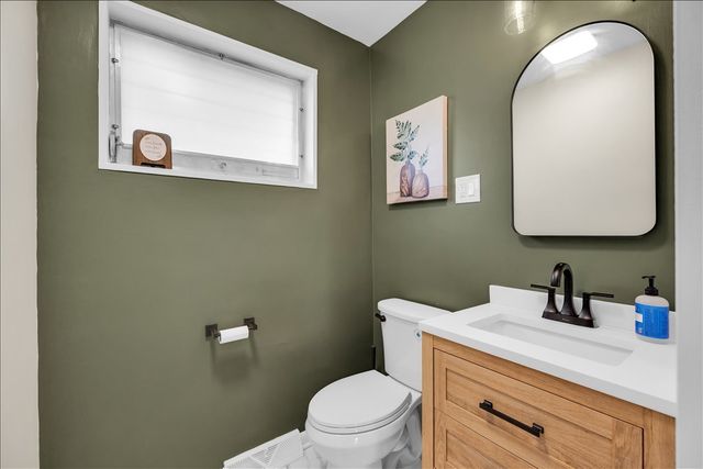 707 S Gables Boulevard, Wheaton, IL 60189
