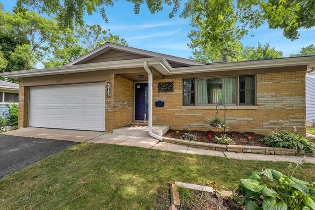 707 S Gables Boulevard, Wheaton, IL 60189