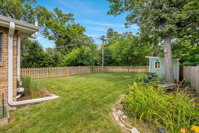 707 S Gables Boulevard, Wheaton, IL 60189