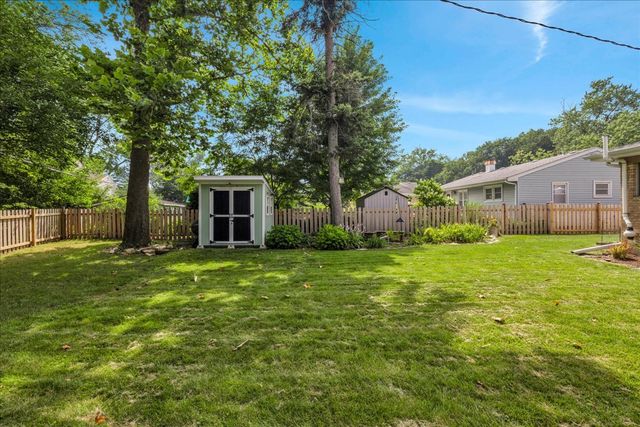 707 S Gables Boulevard, Wheaton, IL 60189