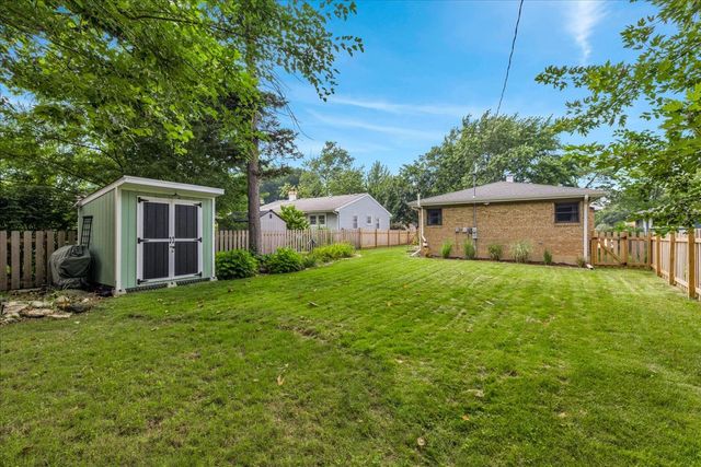 707 S Gables Boulevard, Wheaton, IL 60189