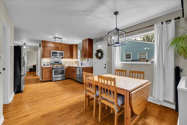 707 S Gables Boulevard, Wheaton, IL 60189