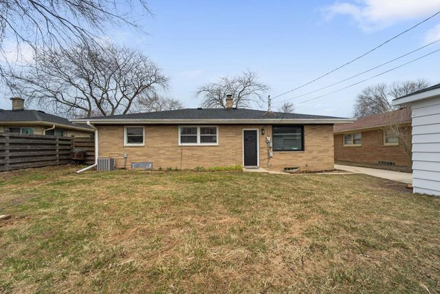 821 Saxony DRIVE, Racine, WI 53402