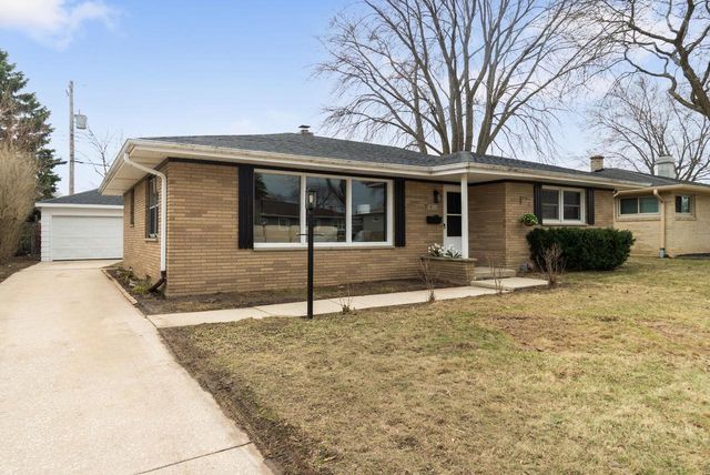 821 Saxony DRIVE, Racine, WI 53402