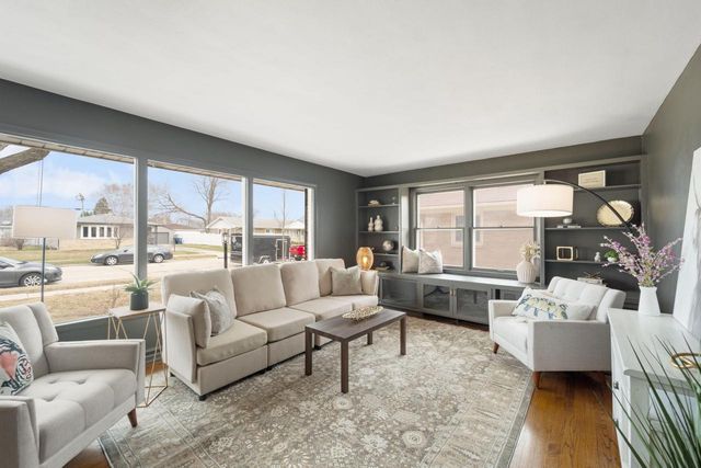 821 Saxony DRIVE, Racine, WI 53402