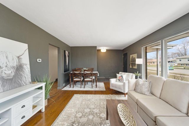 821 Saxony DRIVE, Racine, WI 53402