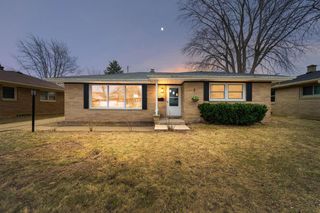 821 Saxony DRIVE, Racine, WI 53402