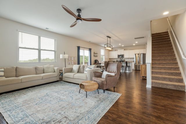 905 Aberdeen Ct, Columbia, TN 38401