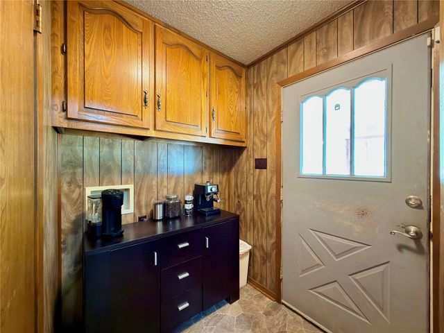 124 Golden Oaks Drive, Mabank, TX 75156