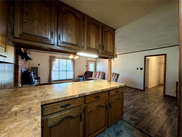 124 Golden Oaks Drive, Mabank, TX 75156