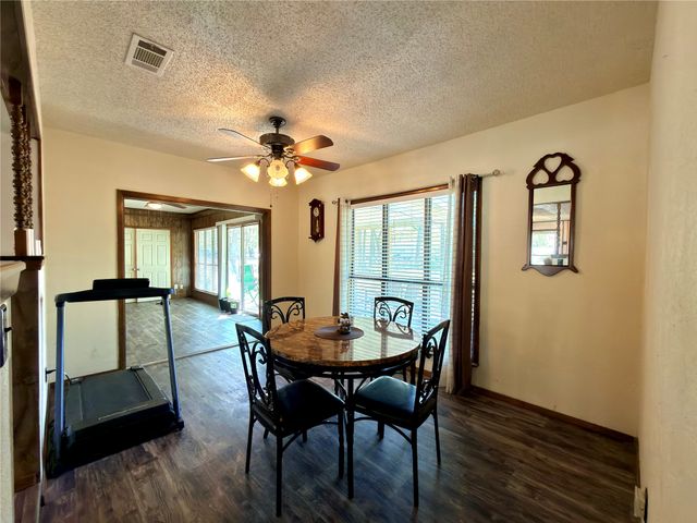 124 Golden Oaks Drive, Mabank, TX 75156