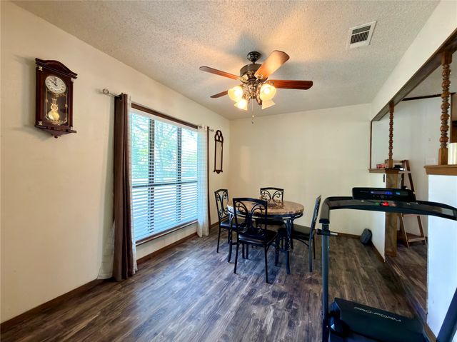 124 Golden Oaks Drive, Mabank, TX 75156