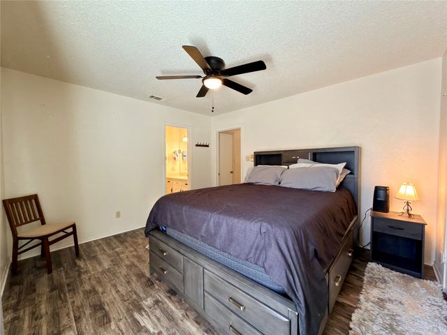 124 Golden Oaks Drive, Mabank, TX 75156