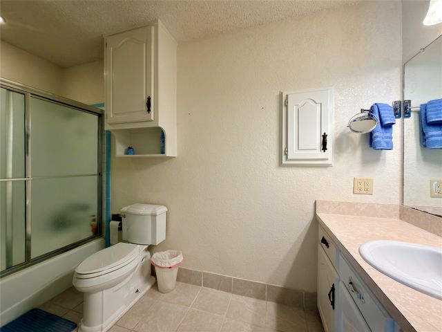 124 Golden Oaks Drive, Mabank, TX 75156