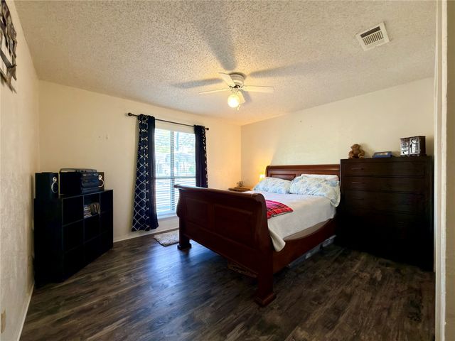 124 Golden Oaks Drive, Mabank, TX 75156