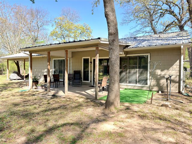 124 Golden Oaks Drive, Mabank, TX 75156