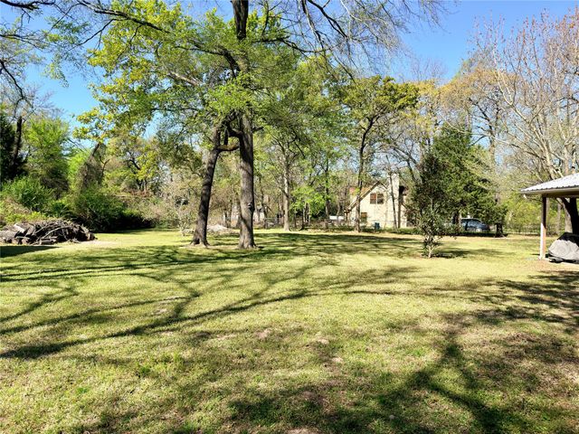 124 Golden Oaks Drive, Mabank, TX 75156