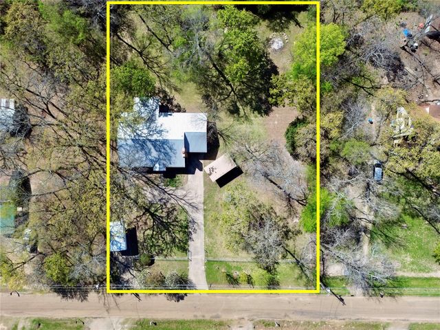 124 Golden Oaks Drive, Mabank, TX 75156