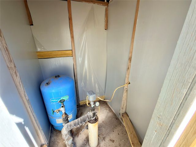 124 Golden Oaks Drive, Mabank, TX 75156