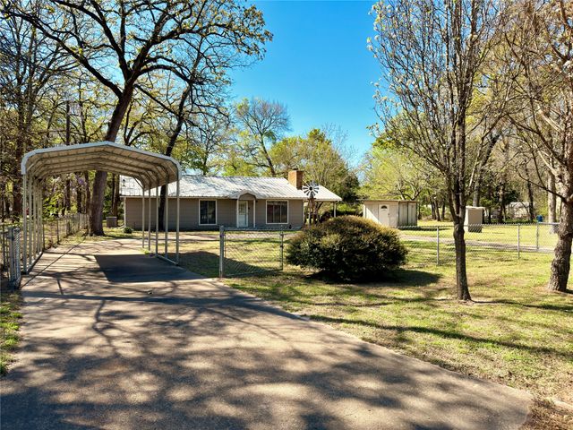124 Golden Oaks Drive, Mabank, TX 75156