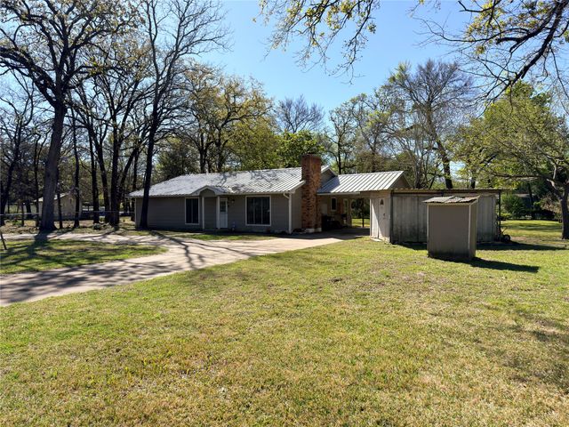 124 Golden Oaks Drive, Mabank, TX 75156