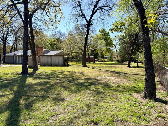 124 Golden Oaks Drive, Mabank, TX 75156