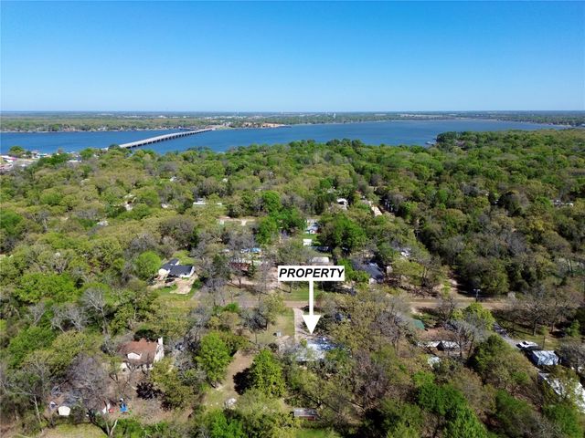 124 Golden Oaks Drive, Mabank, TX 75156