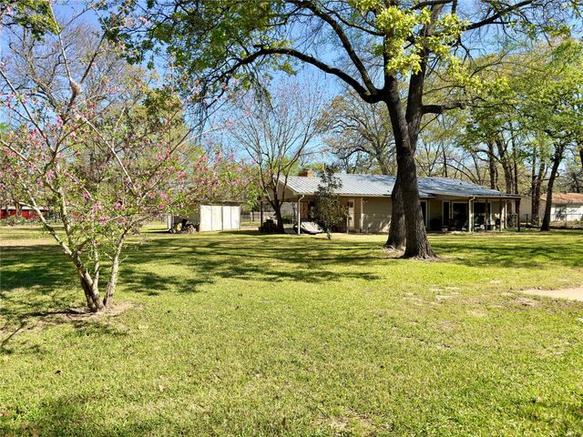 124 Golden Oaks Drive, Mabank, TX 75156
