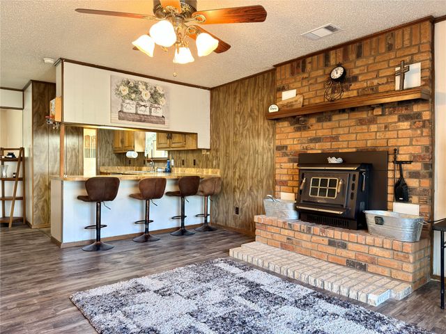 124 Golden Oaks Drive, Mabank, TX 75156