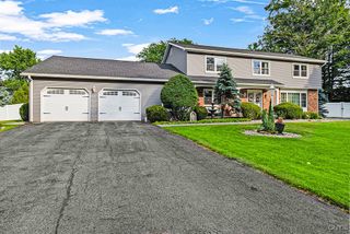7 Woodstock Court, New Hartford, NY 13413
