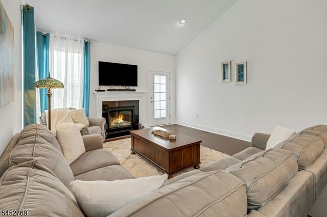 49 Whitney Ave, Morris Plains Boro, NJ 07950