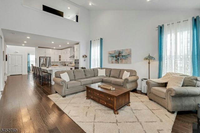 49 Whitney Ave, Morris Plains Boro, NJ 07950