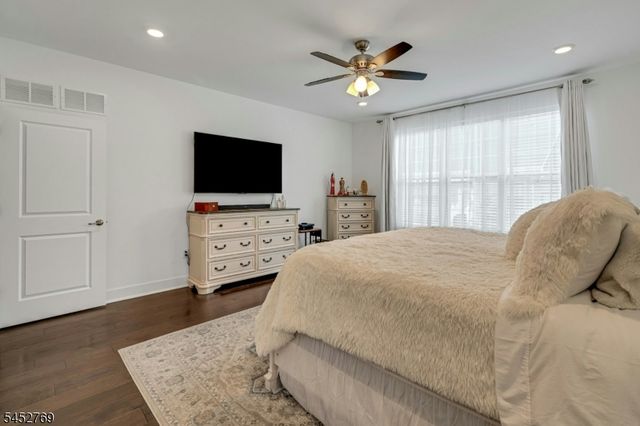 49 Whitney Ave, Morris Plains Boro, NJ 07950