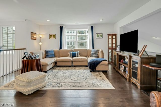 49 Whitney Ave, Morris Plains Boro, NJ 07950