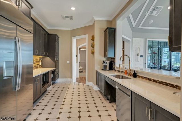 49 Whitney Ave, Morris Plains Boro, NJ 07950